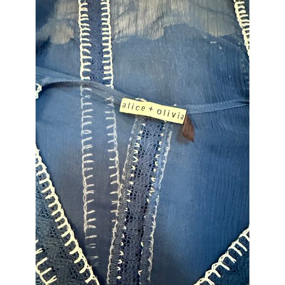 Alice + Olivia Navy Sheet Embroidered Blouse Womens Size Medium Boho Chic V-Neck - Picture 3 of 10